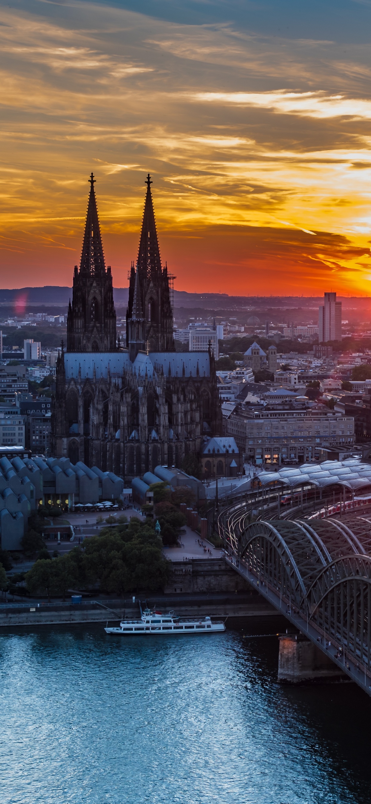 Обои городской пейзаж, город, ориентир, городской район, закат в разрешении 1242x2688