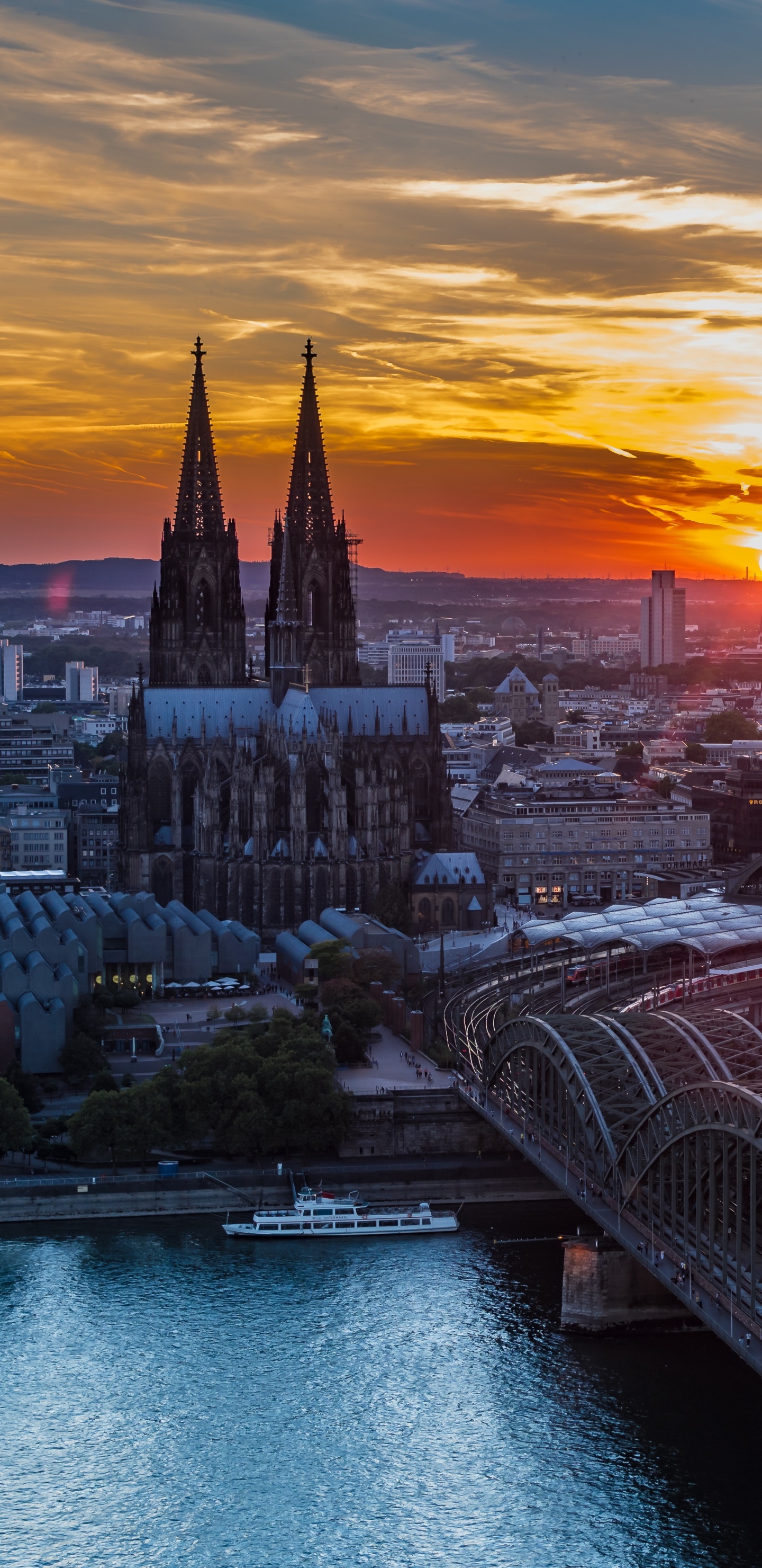 Обои городской пейзаж, город, ориентир, городской район, закат в разрешении 1440x2960