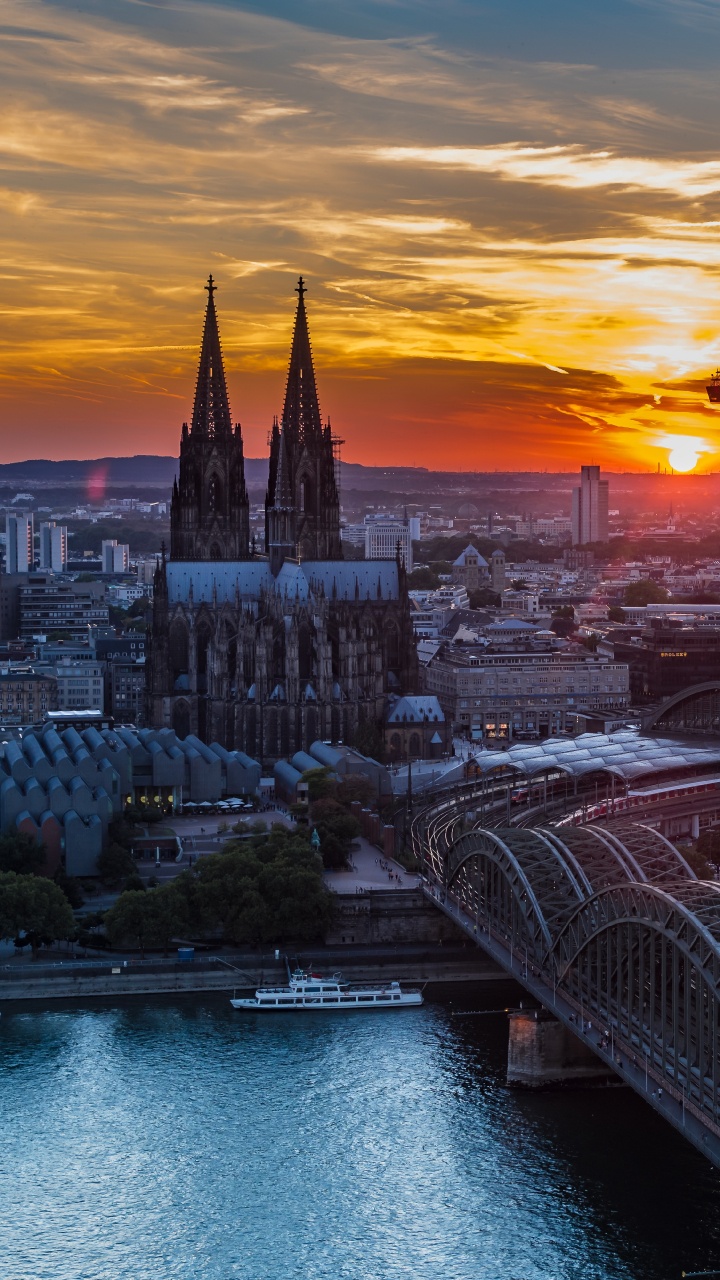 Обои городской пейзаж, город, ориентир, городской район, закат в разрешении 720x1280