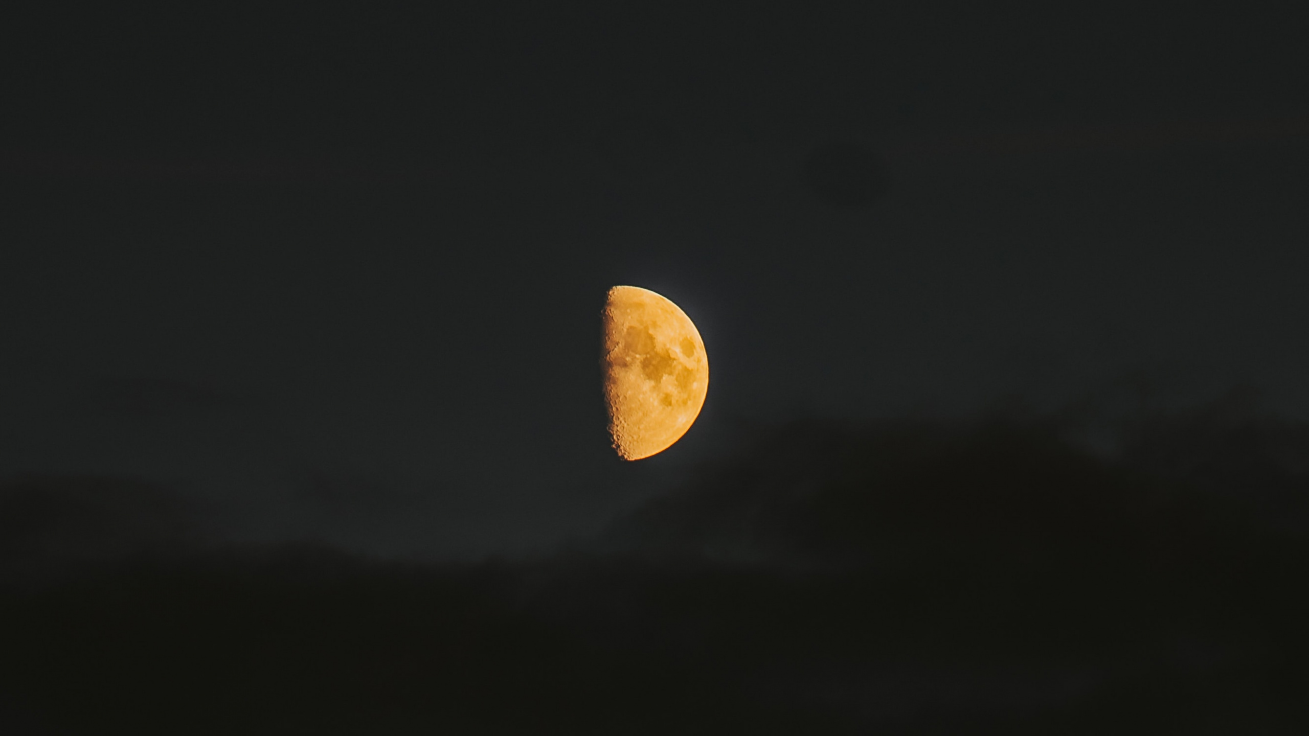 Обои луна, атмосфера, астрономический объект, ночь, лунный свет в разрешении 2560x1440