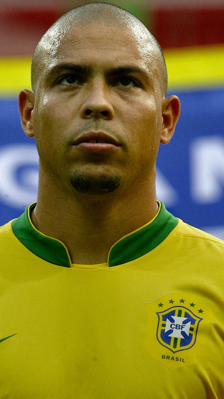 Обои Кристиано Роналдо, игрок, командный вид спорта, занятие спортом, футболист в разрешении 750x1334