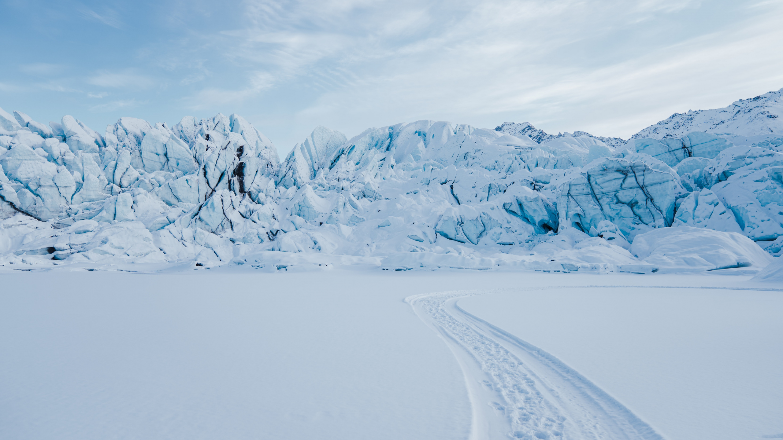 Обои зима, обложка альбома, облако, гора, снег в разрешении 2560x1440