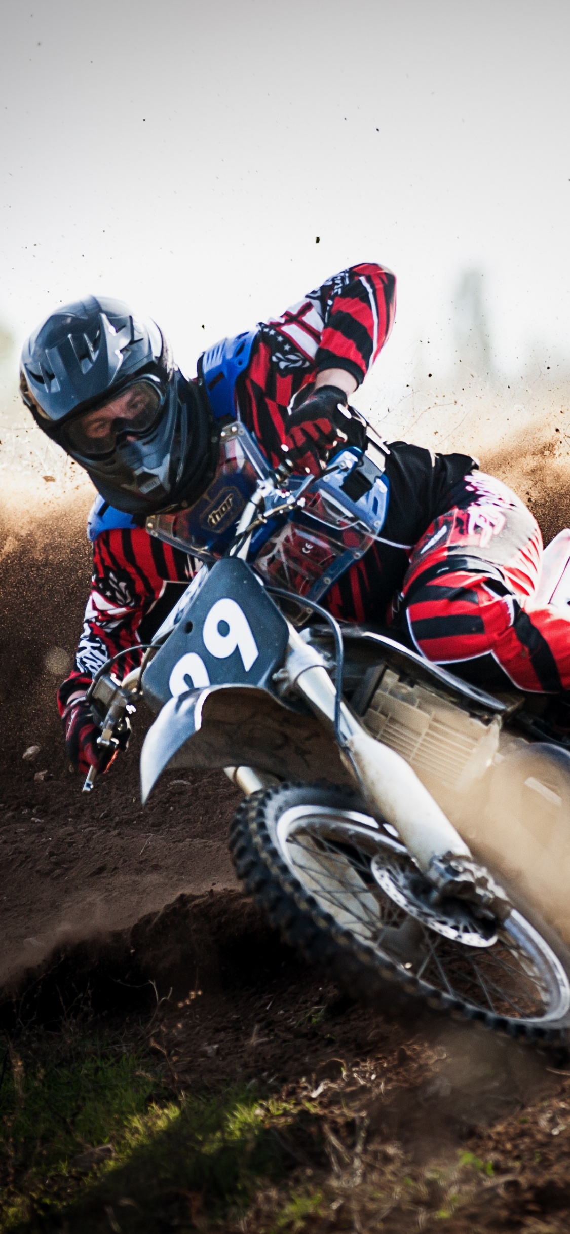 Обои мотокросс, мотоцикл, гоночный, гонки на мотоциклах, Фристайл мотокросс в разрешении 1125x2436