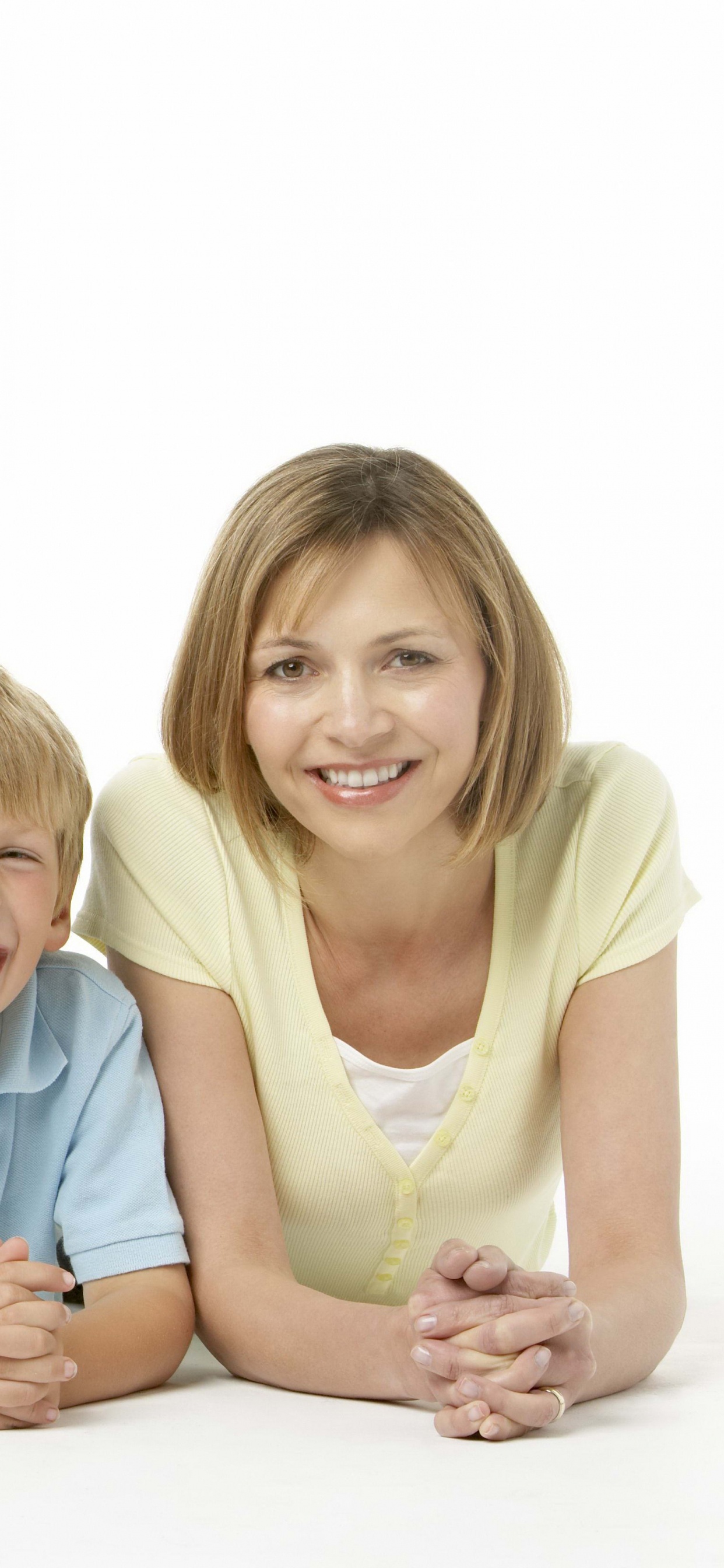 Обои семья, люди, ребенок, забава, пожилой человек в разрешении 1242x2688