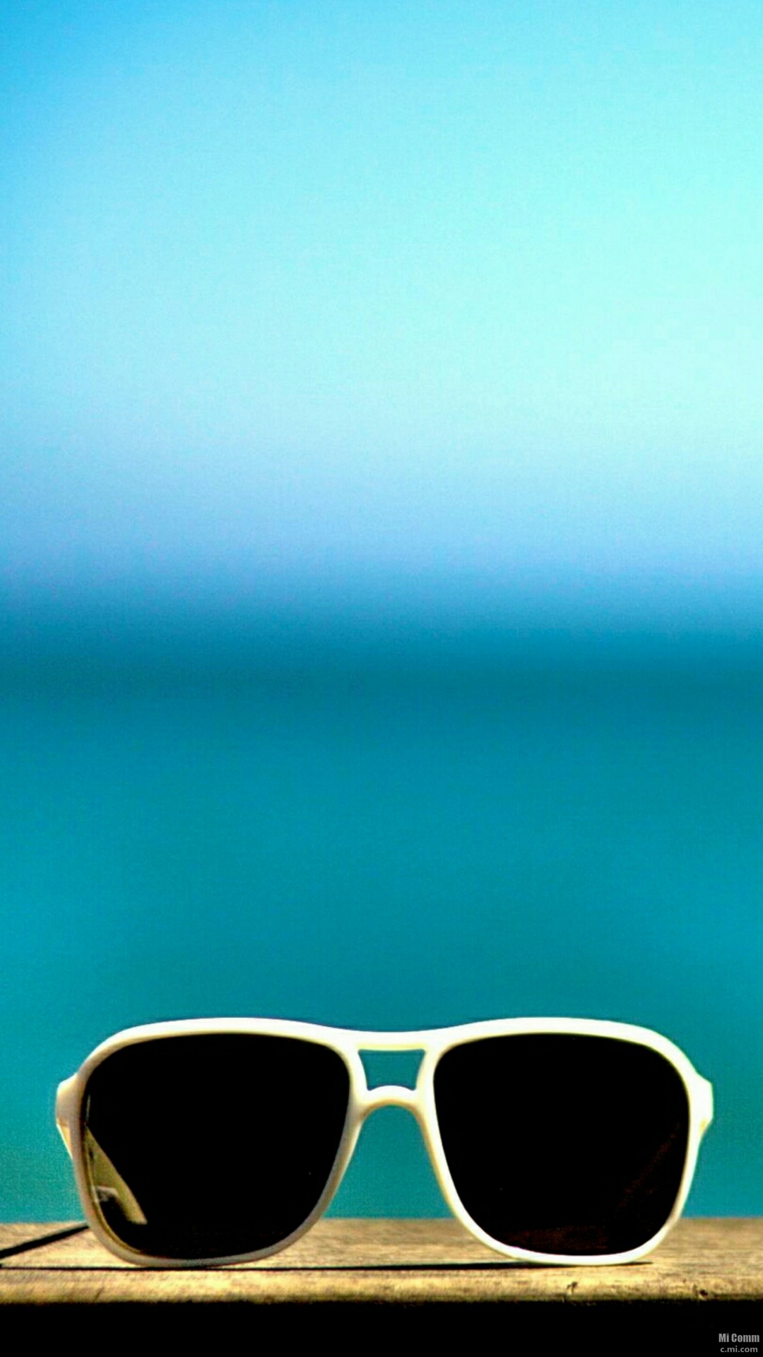 Обои чирок, время, лазурный, солнечные очки, лето в разрешении 1080x1920