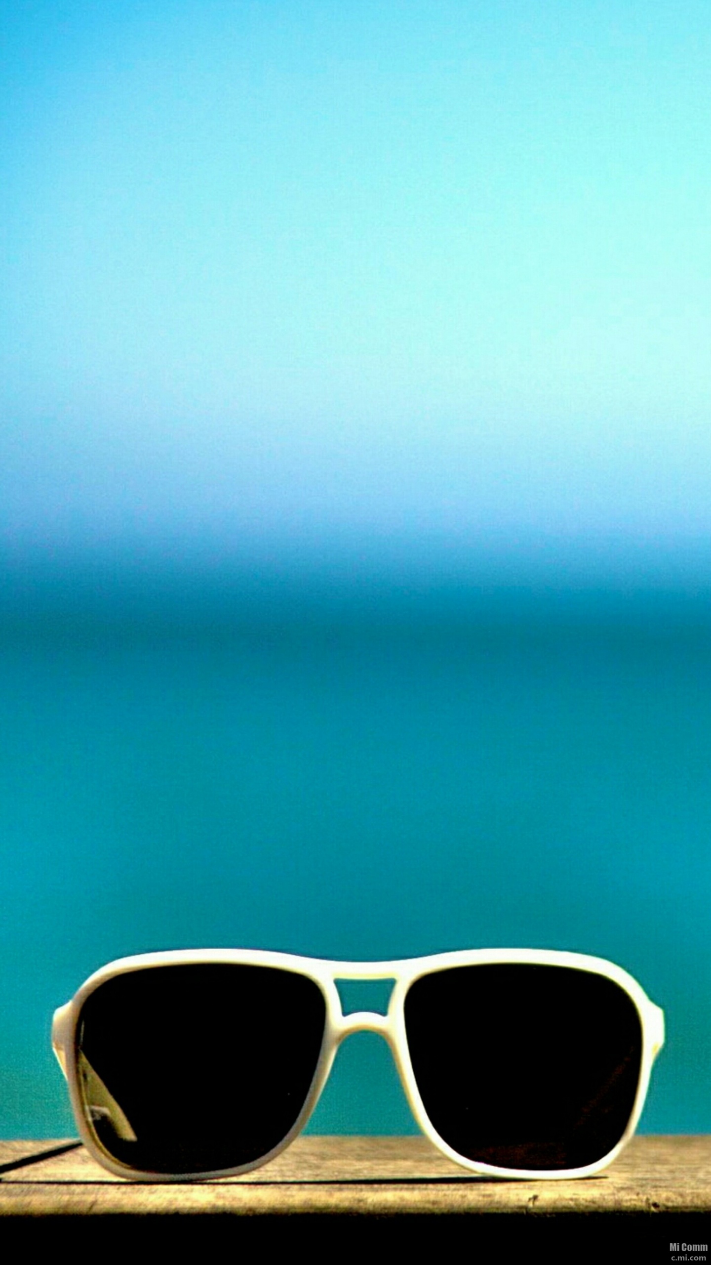 Обои чирок, время, лазурный, солнечные очки, лето в разрешении 1440x2560
