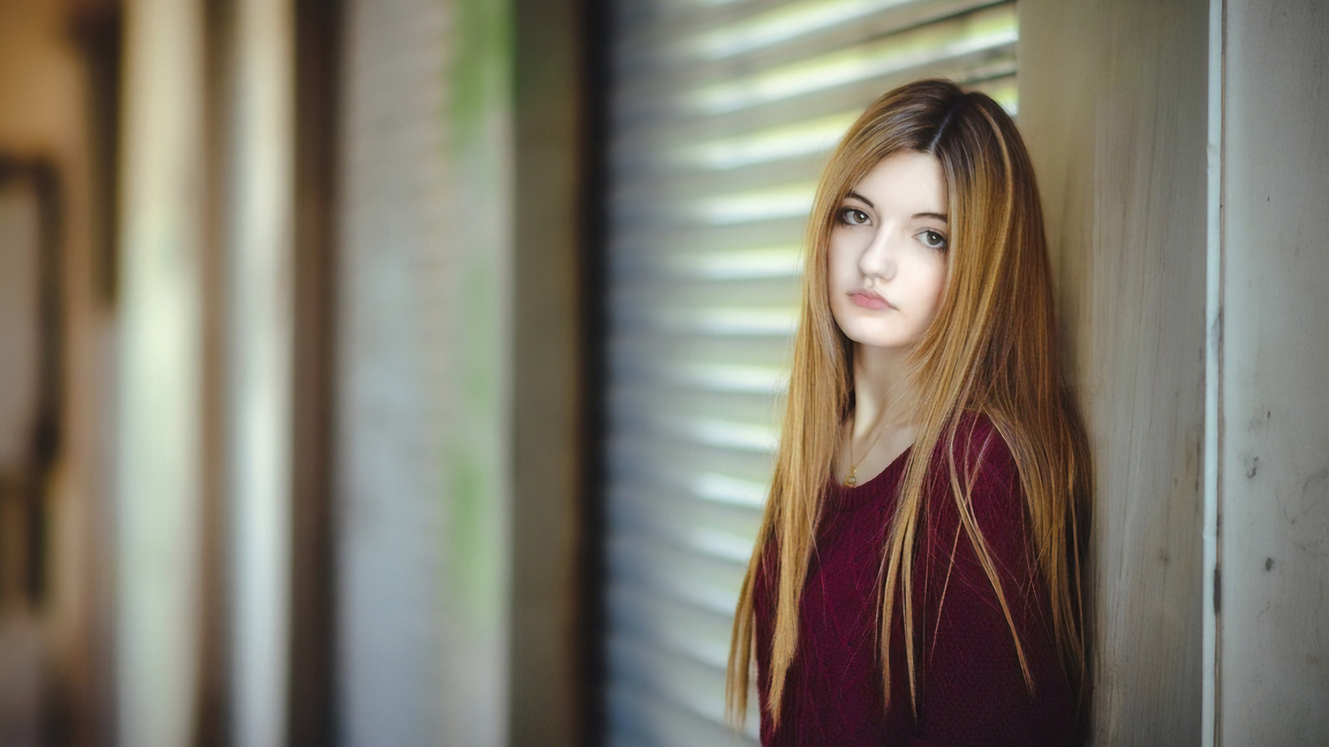 Обои красота, волосы, красный цвет, прическа, длинные волосы в разрешении 1920x1080