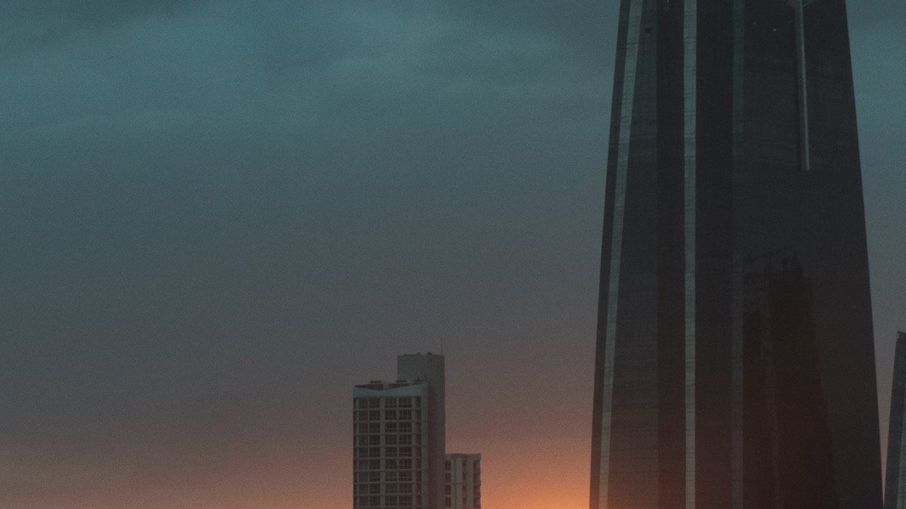 Обои городской пейзаж, облако, здание, небоскреб, атмосфера в разрешении 1280x720