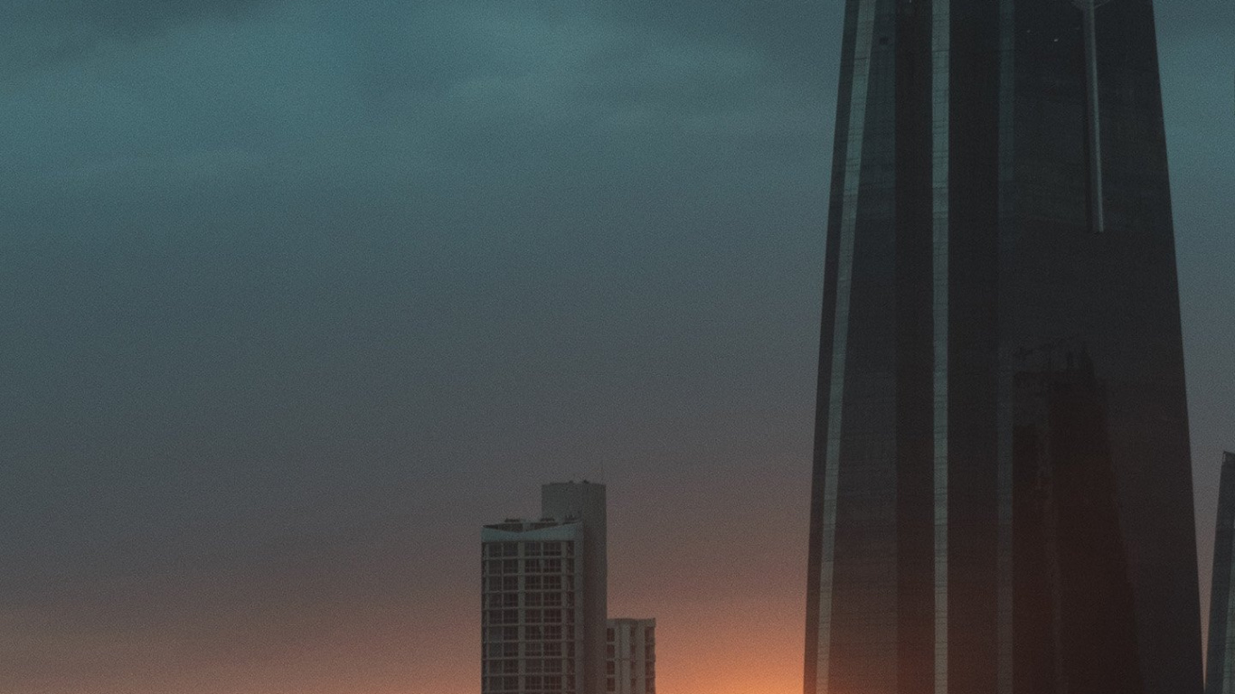 Обои городской пейзаж, облако, здание, небоскреб, атмосфера в разрешении 1366x768