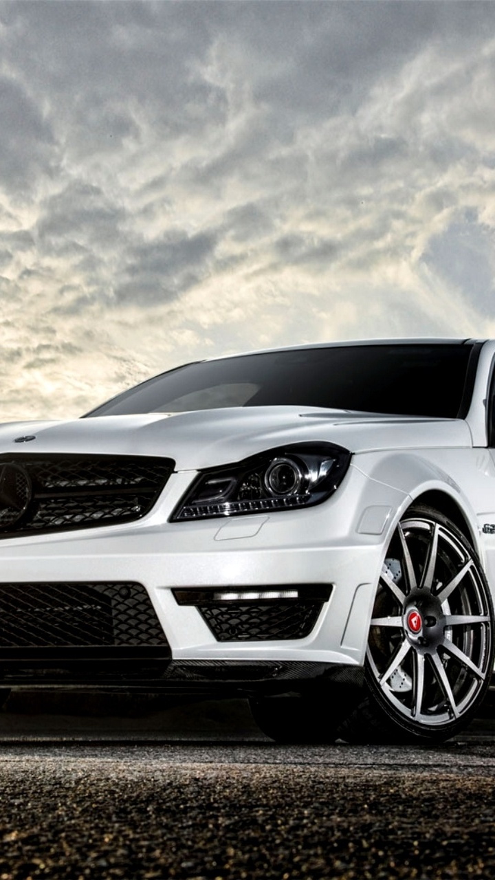 Mercedes Benz c63 AMG обои на телефон