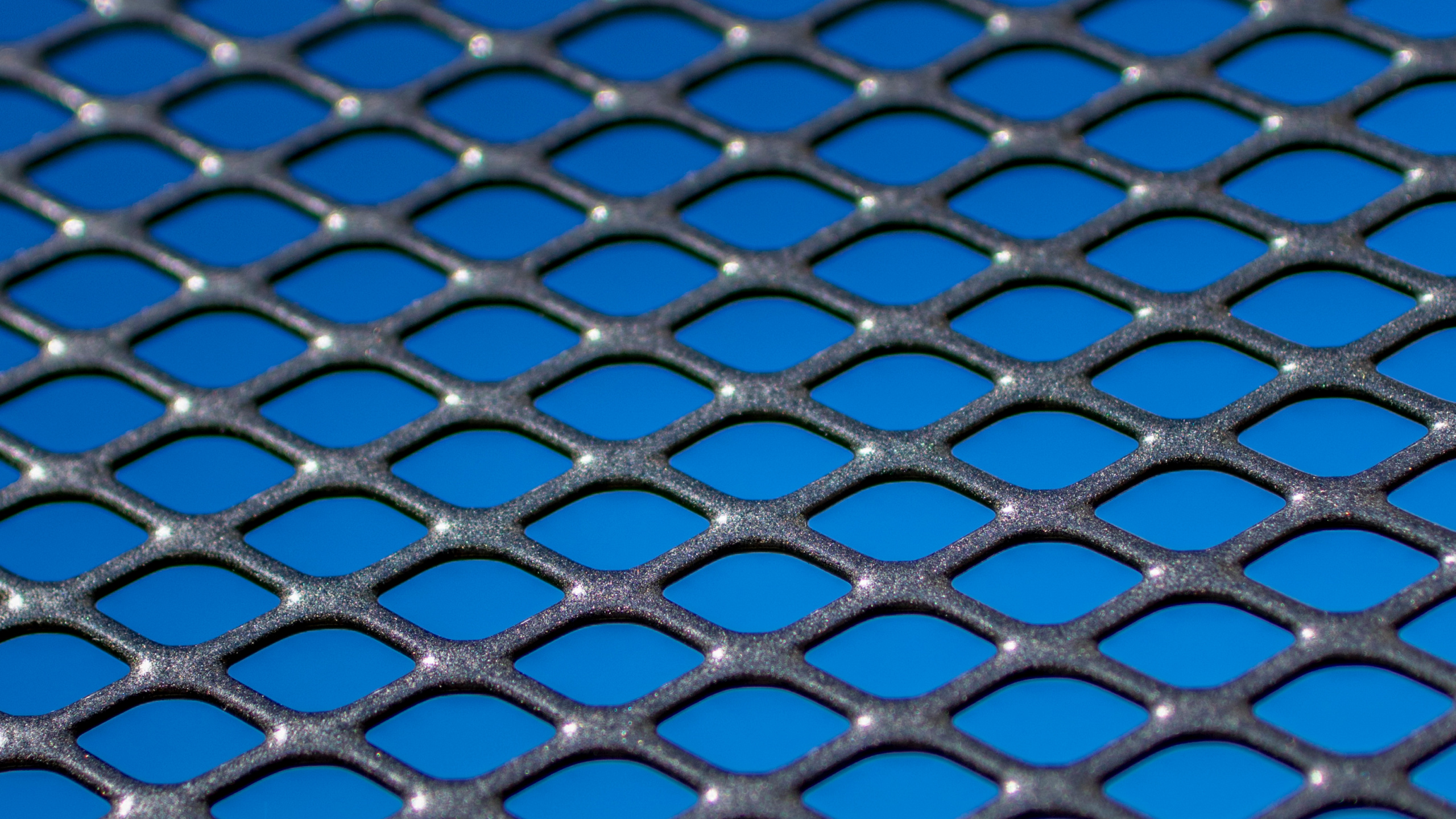 Обои металл, текстура, орнамент, синий, ячейка в разрешении 2560x1440