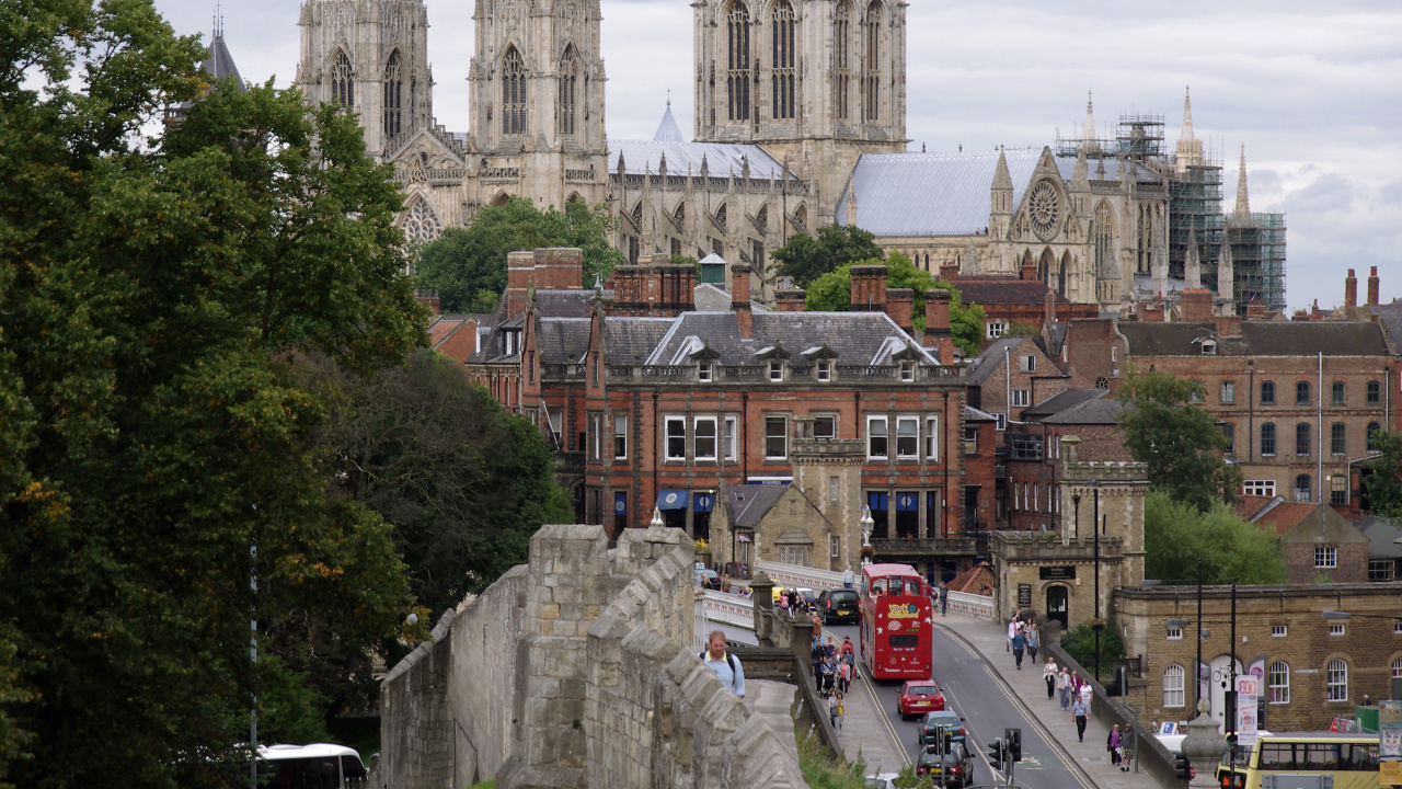 Обои здание, город, дерево, турпутевки, столица в разрешении 1280x720