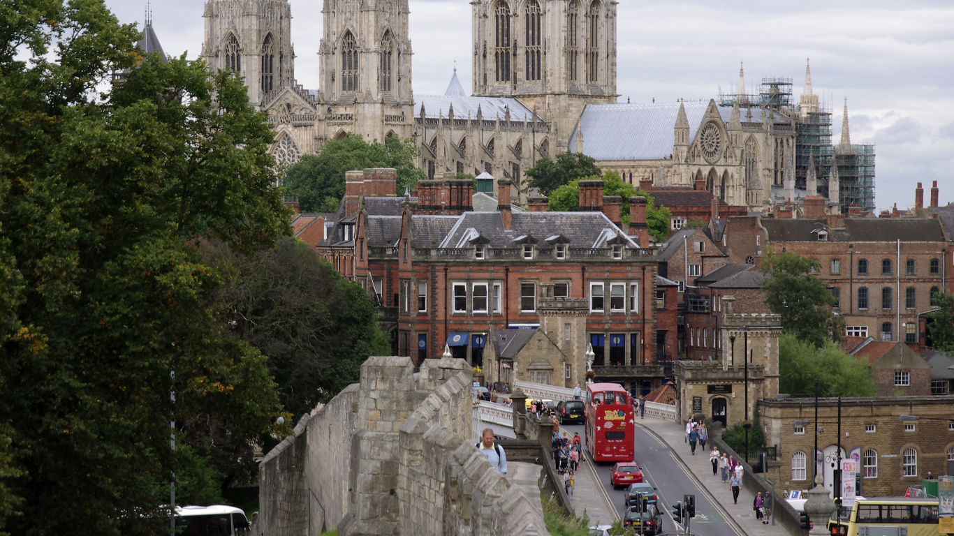 Обои здание, город, дерево, турпутевки, столица в разрешении 1366x768