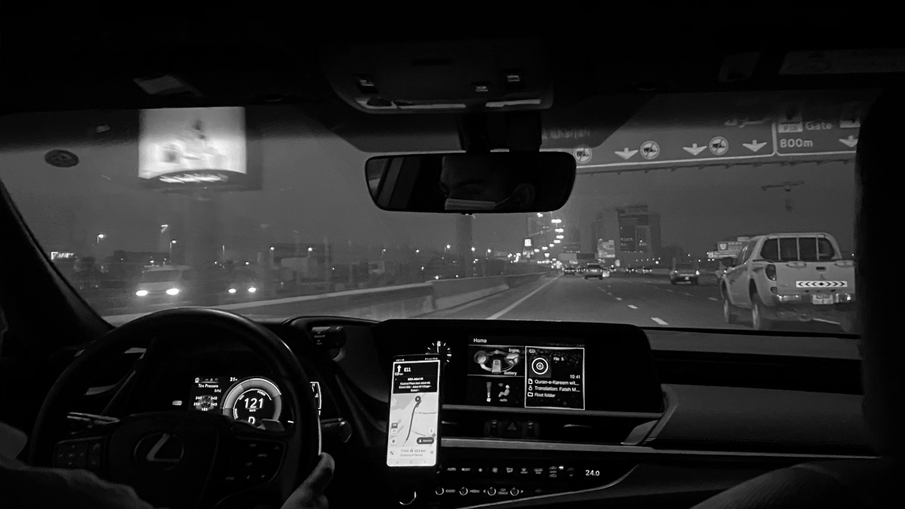 Обои свет, Король, автомобильное зеркало, стекло, зеркало заднего вида в разрешении 1280x720