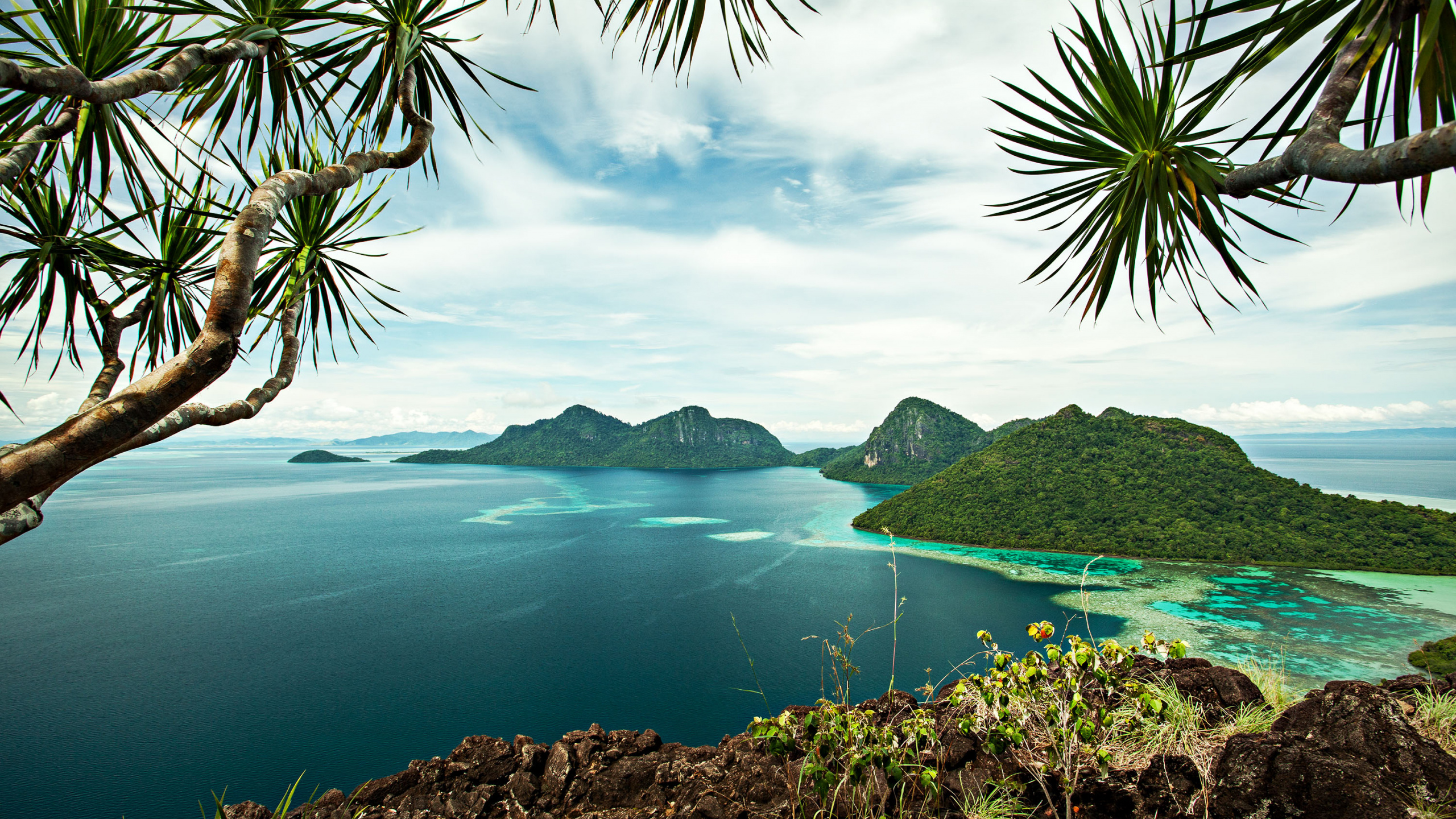Обои Морской Парк Sakaran Тун, Остров Boheydulang, Борнео, Остров, водоем в разрешении 2560x1440