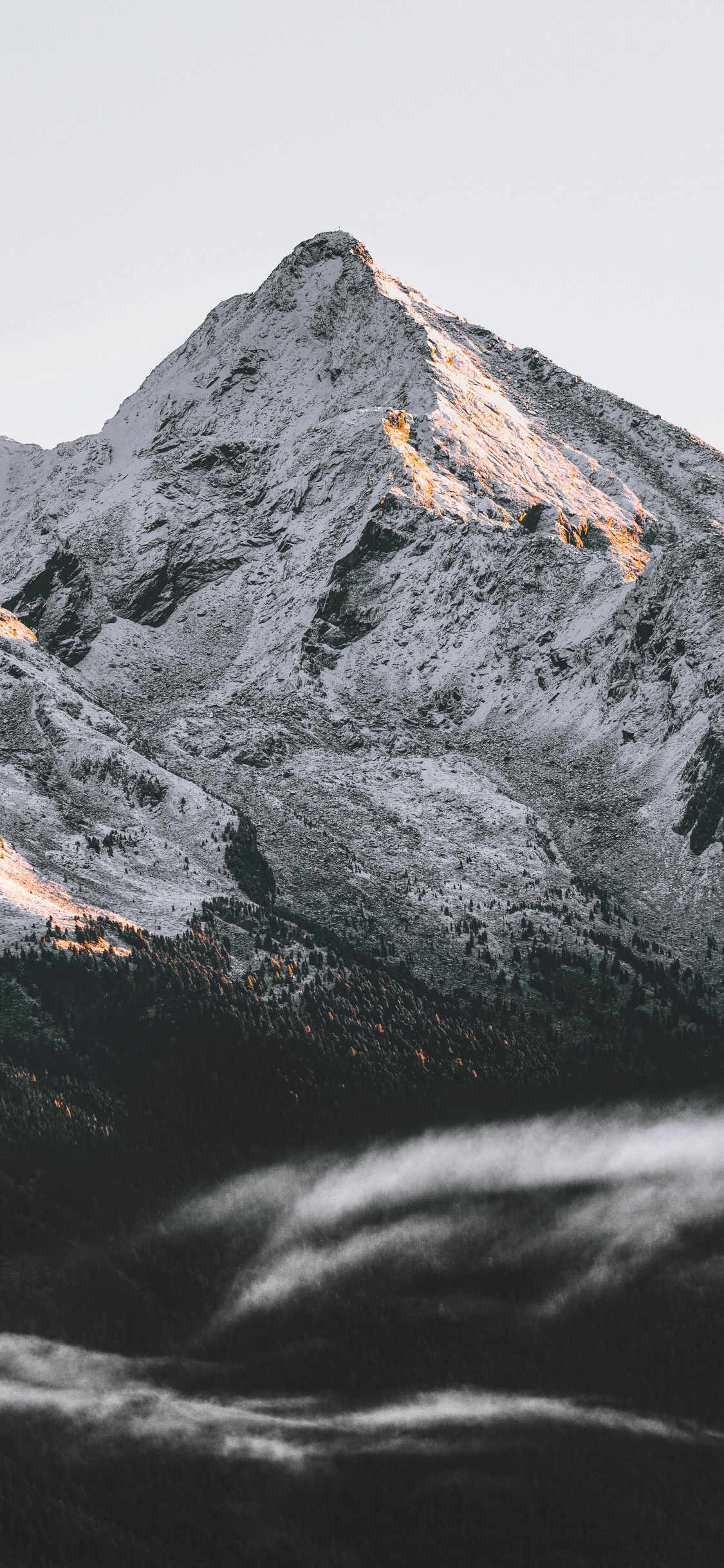 Обои гора, горный хребет, горный рельеф, рок, хребет в разрешении 1125x2436