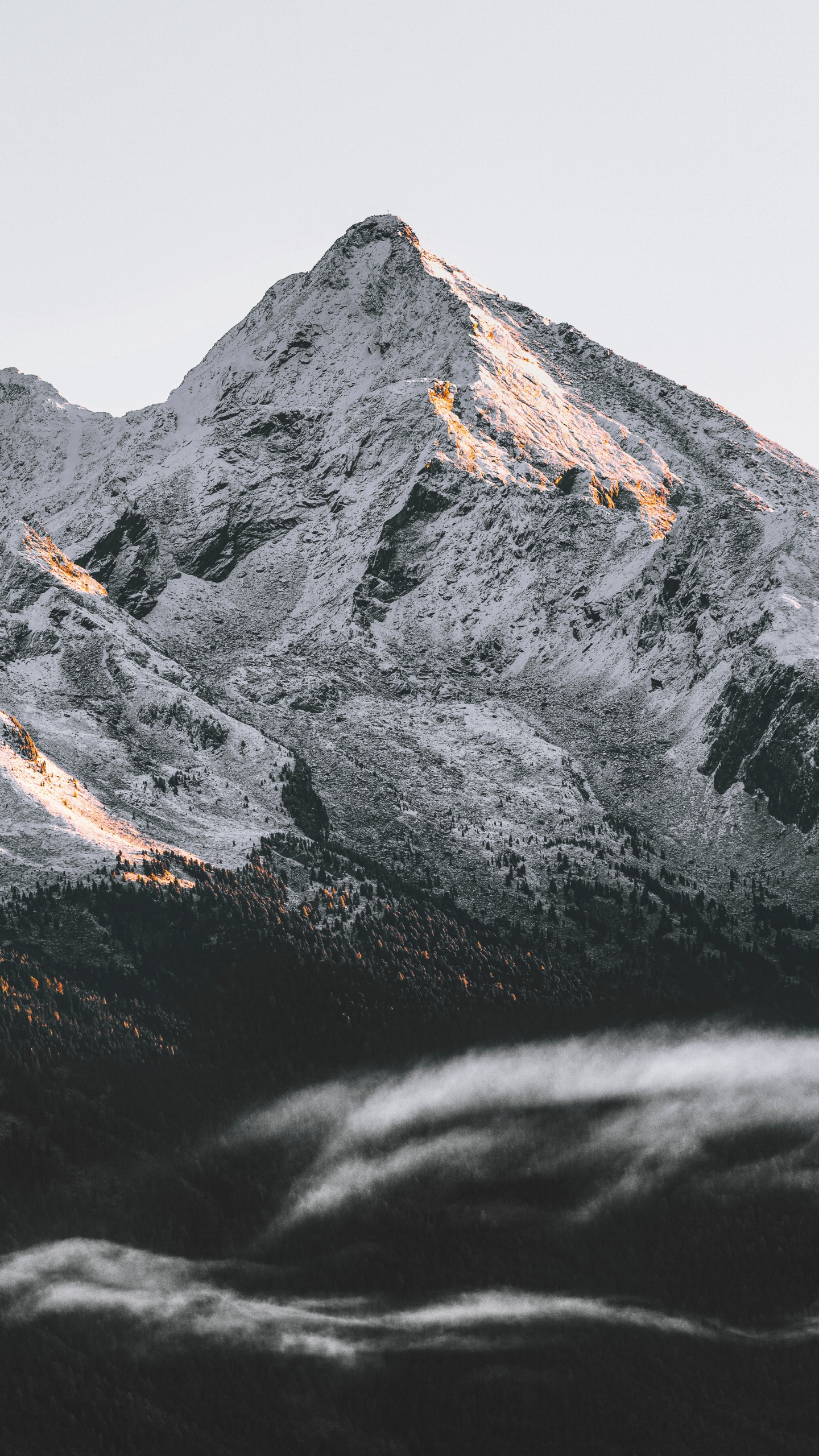 Обои гора, горный хребет, горный рельеф, рок, хребет в разрешении 1440x2560