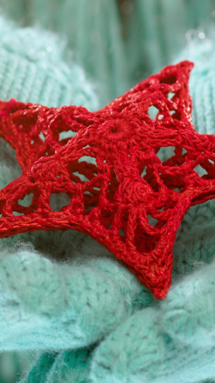 Обои снег, зима, варежка, башмак, шапка в разрешении 720x1280