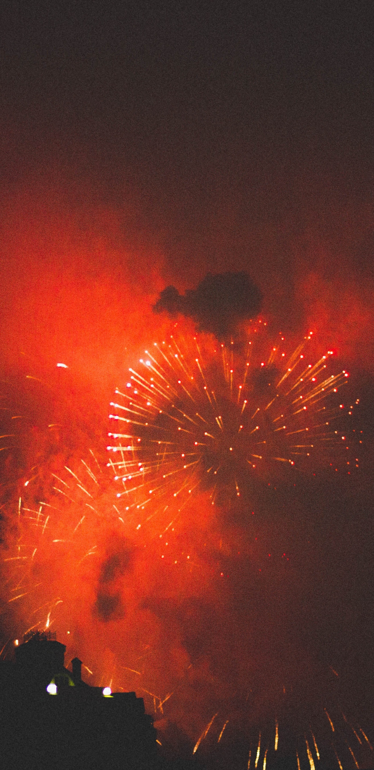 Обои салют, дивали, канун Нового года, полночь, ночь в разрешении 1440x2960