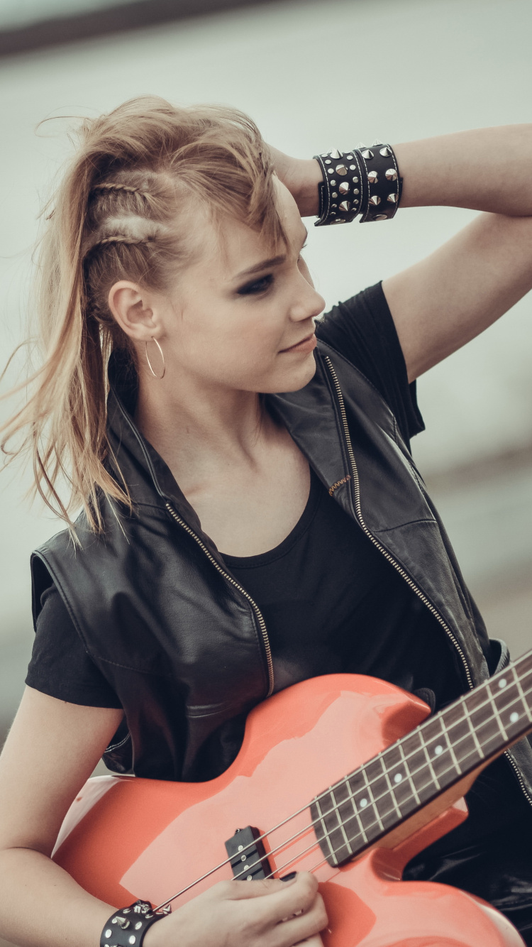 Обои гитара, гитарист, музыкальный инструмент, музыкант, щипковые струнные инструменты в разрешении 750x1334