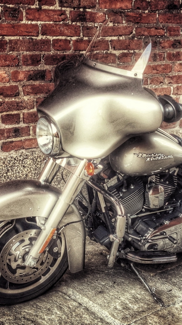 Обои мотоцикл, авто, фара, железо, автомобильные шины в разрешении 720x1280