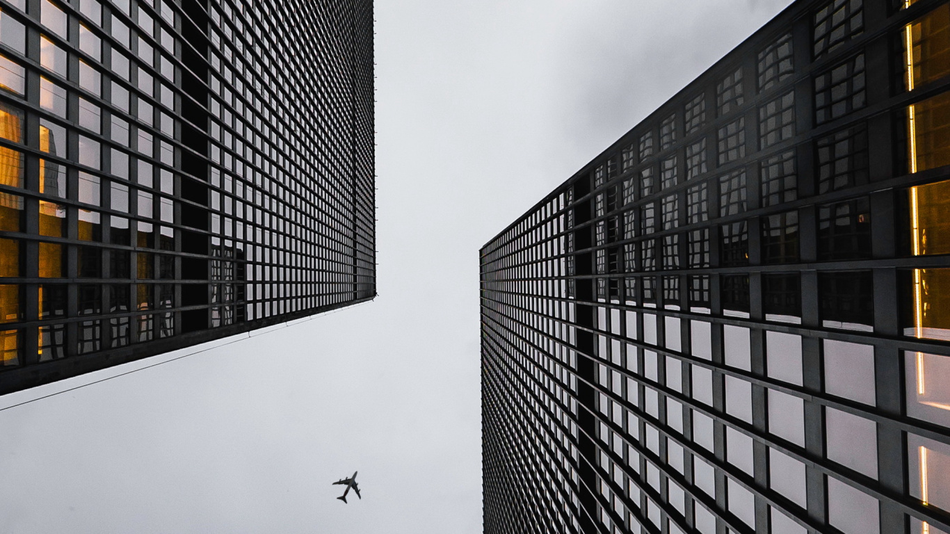 Обои здание, небоскреб, свет, облако, башня в разрешении 1366x768