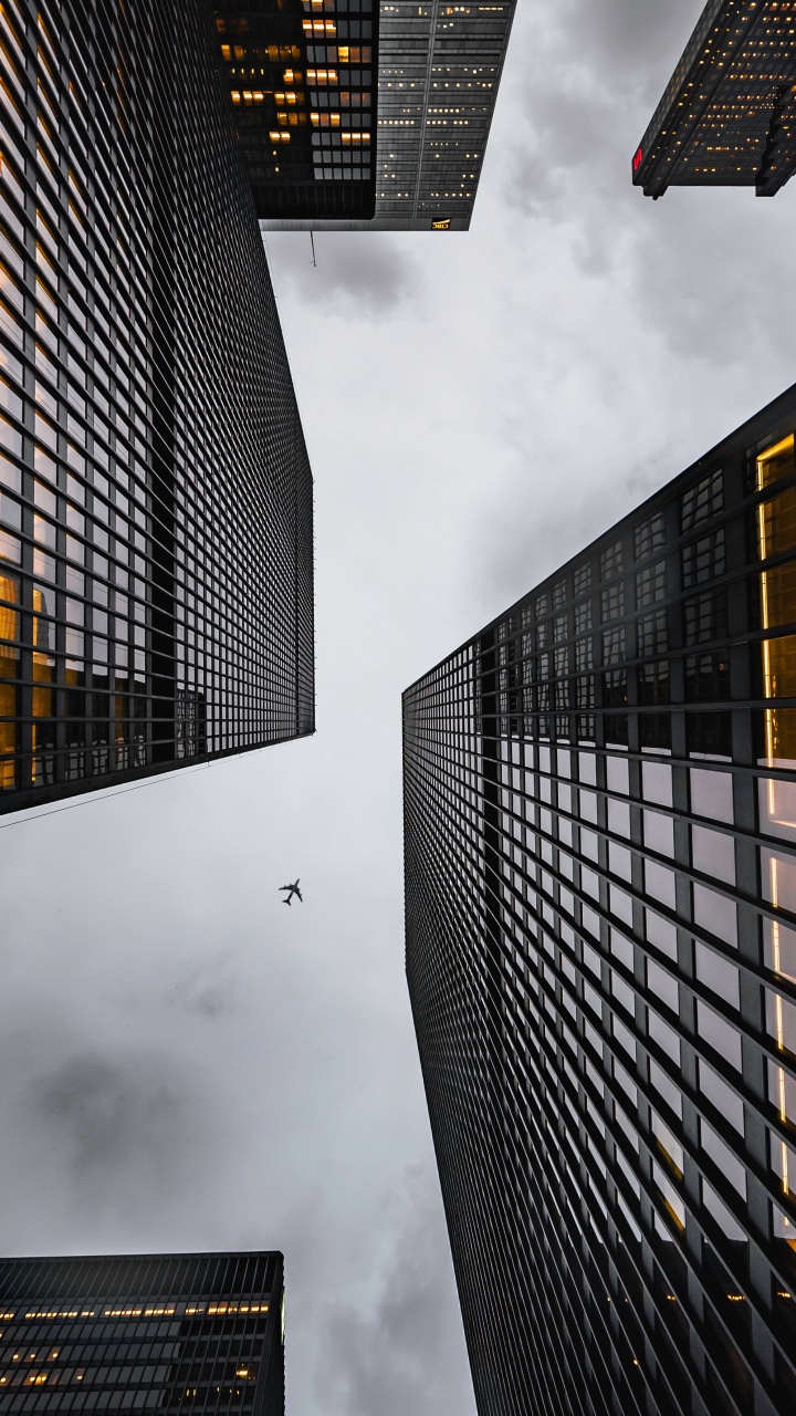 Обои здание, небоскреб, свет, облако, башня в разрешении 720x1280