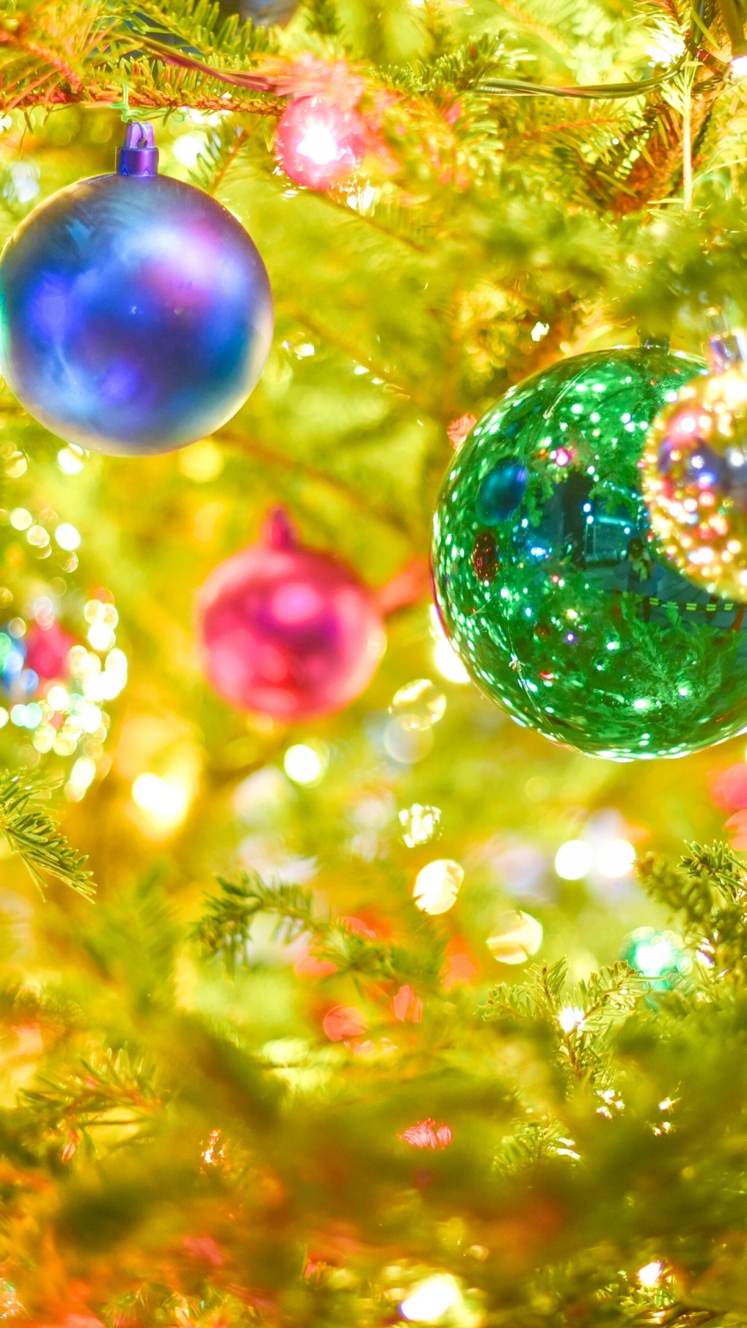 Обои рождественский орнамент, Рождественский день, дерево, Рождественские украшения, люстра в разрешении 1080x1920