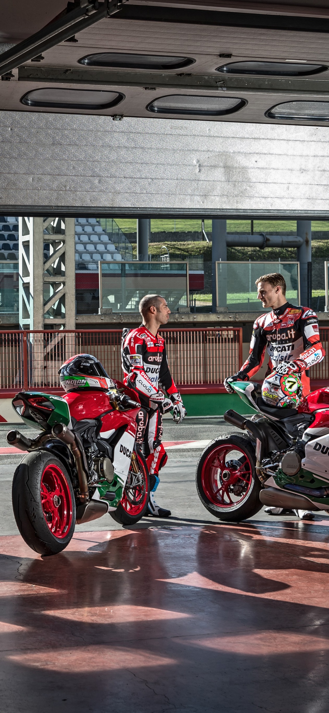 Обои дукати 1299, ducati, мотоцикл, чемпионат мира по супербайку, красный цвет в разрешении 1125x2436