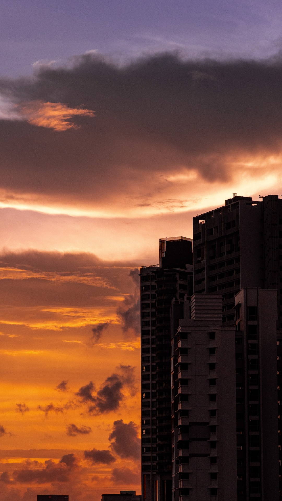 Обои небоскреб, облако, здание, атмосфера, Оранжевый цвет в разрешении 1080x1920