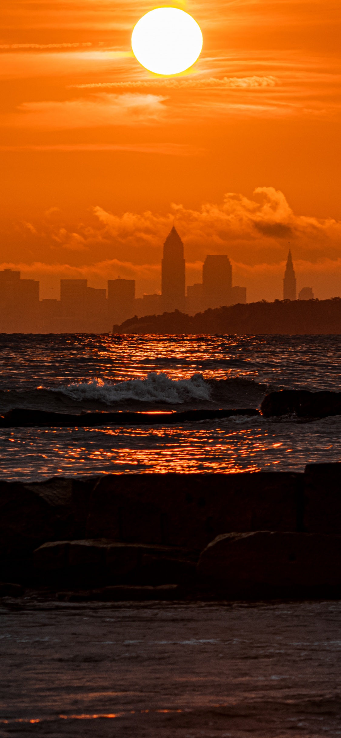 Обои закат, горизонт, послесвечение, море, восход солнца в разрешении 1125x2436