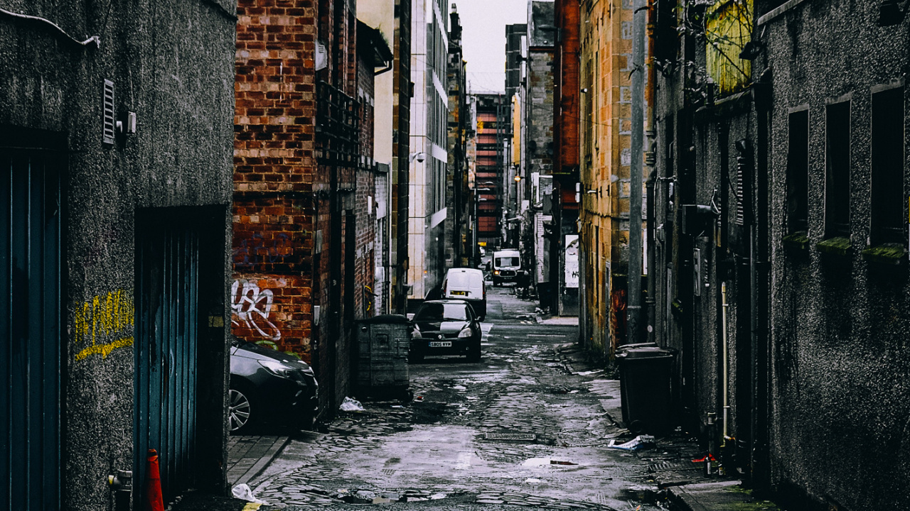 Обои дневное время, здание, окно, дорожное покрытие, вода в разрешении 1280x720