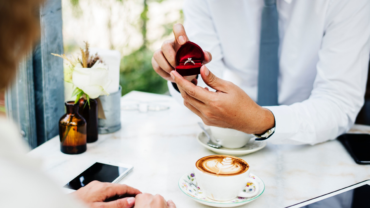 Обои брак, таблица, половинка, любовь, молодой человек в разрешении 1280x720