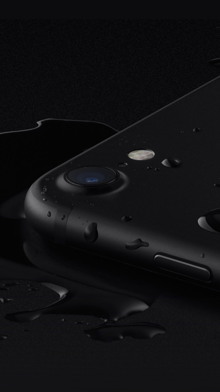 Обои apple, смартфон, черный, падение, вода в разрешении 720x1280