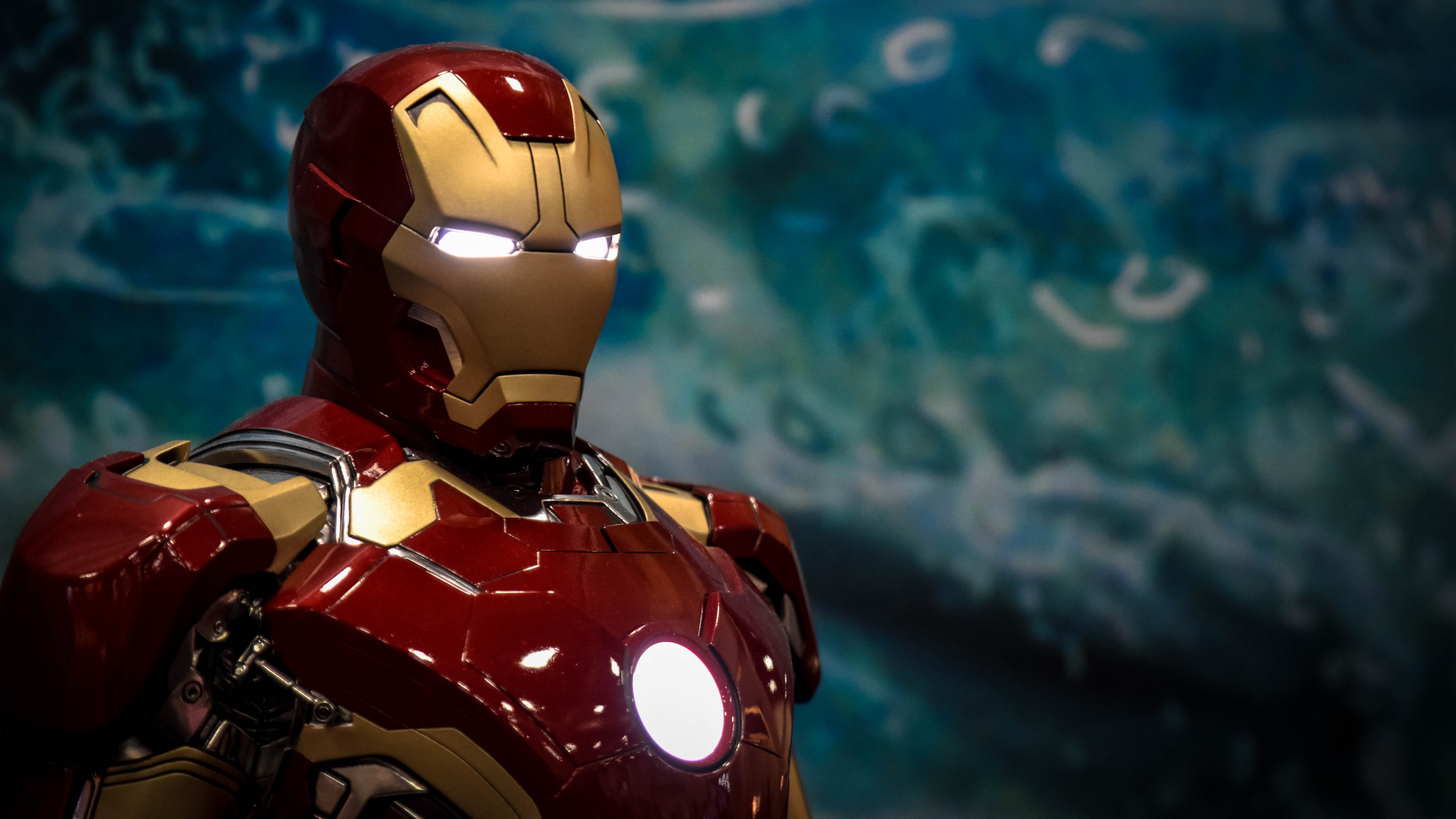 Обои Железный человек, супергерой, герой, фигурка, мстители в разрешении 2560x1440