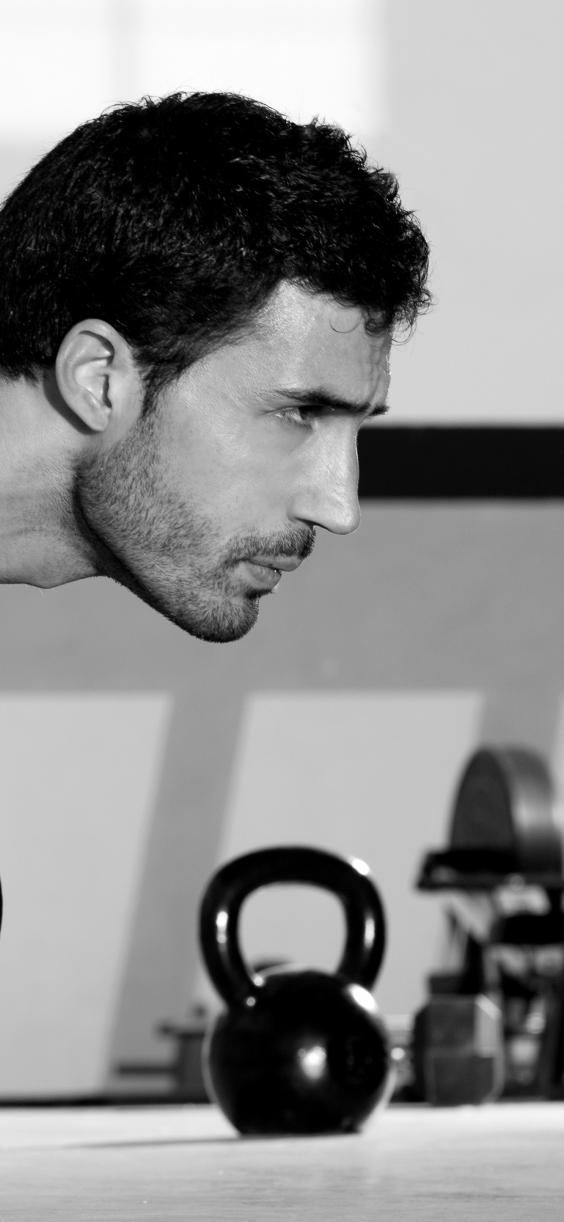 Обои гиря, физическая подготовка, силовая тренировка, силовые тренировки, вес в разрешении 1125x2436