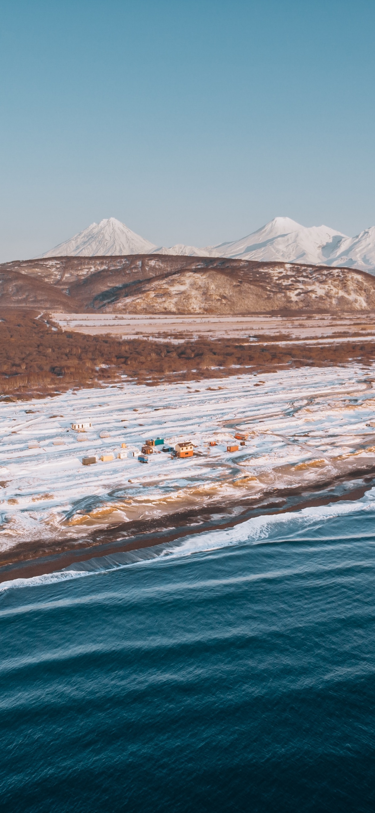 Обои побережье, гидроресурсы, горизонт, горный хребет, гора в разрешении 1242x2688