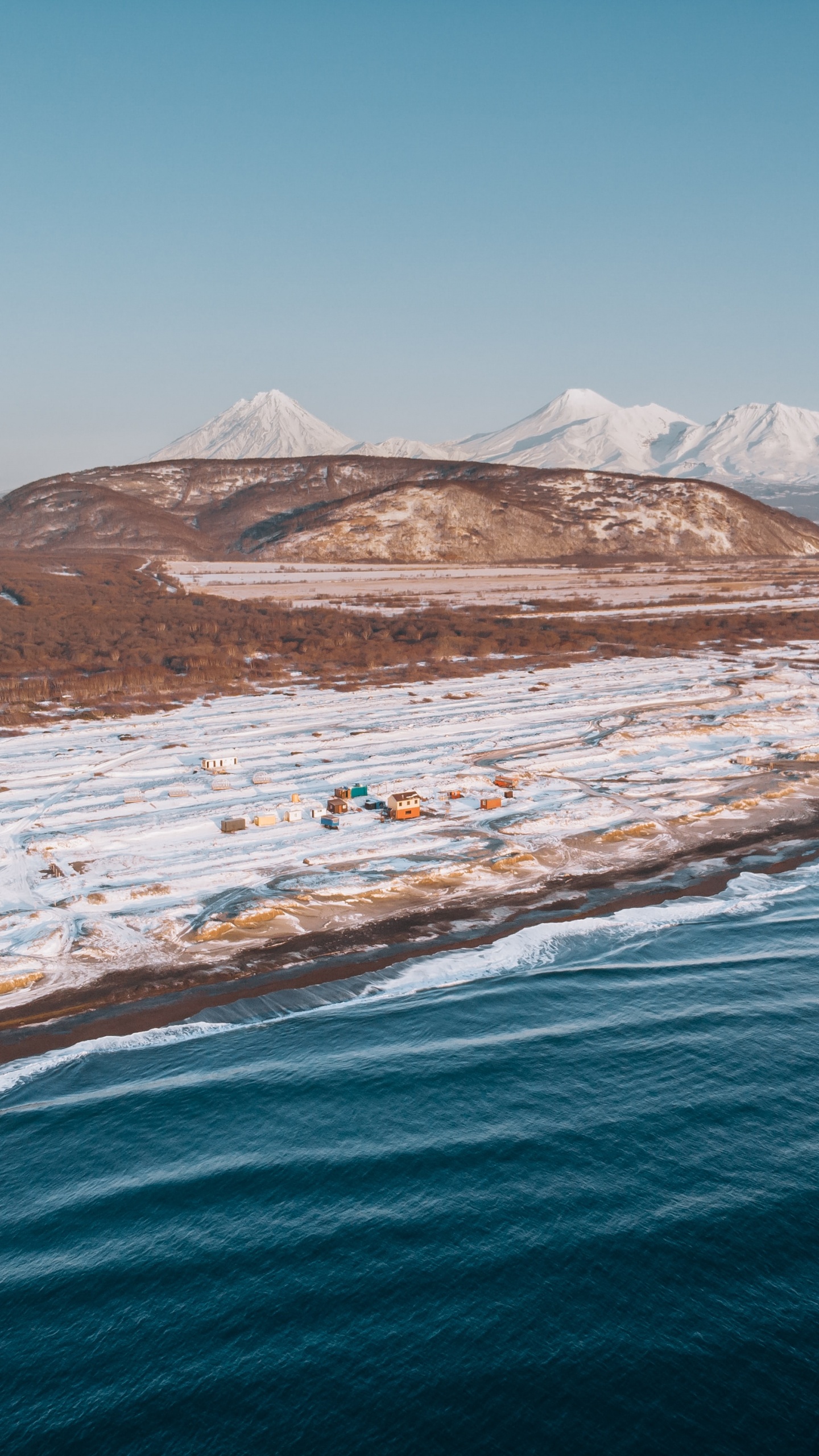 Обои побережье, гидроресурсы, горизонт, горный хребет, гора в разрешении 1440x2560