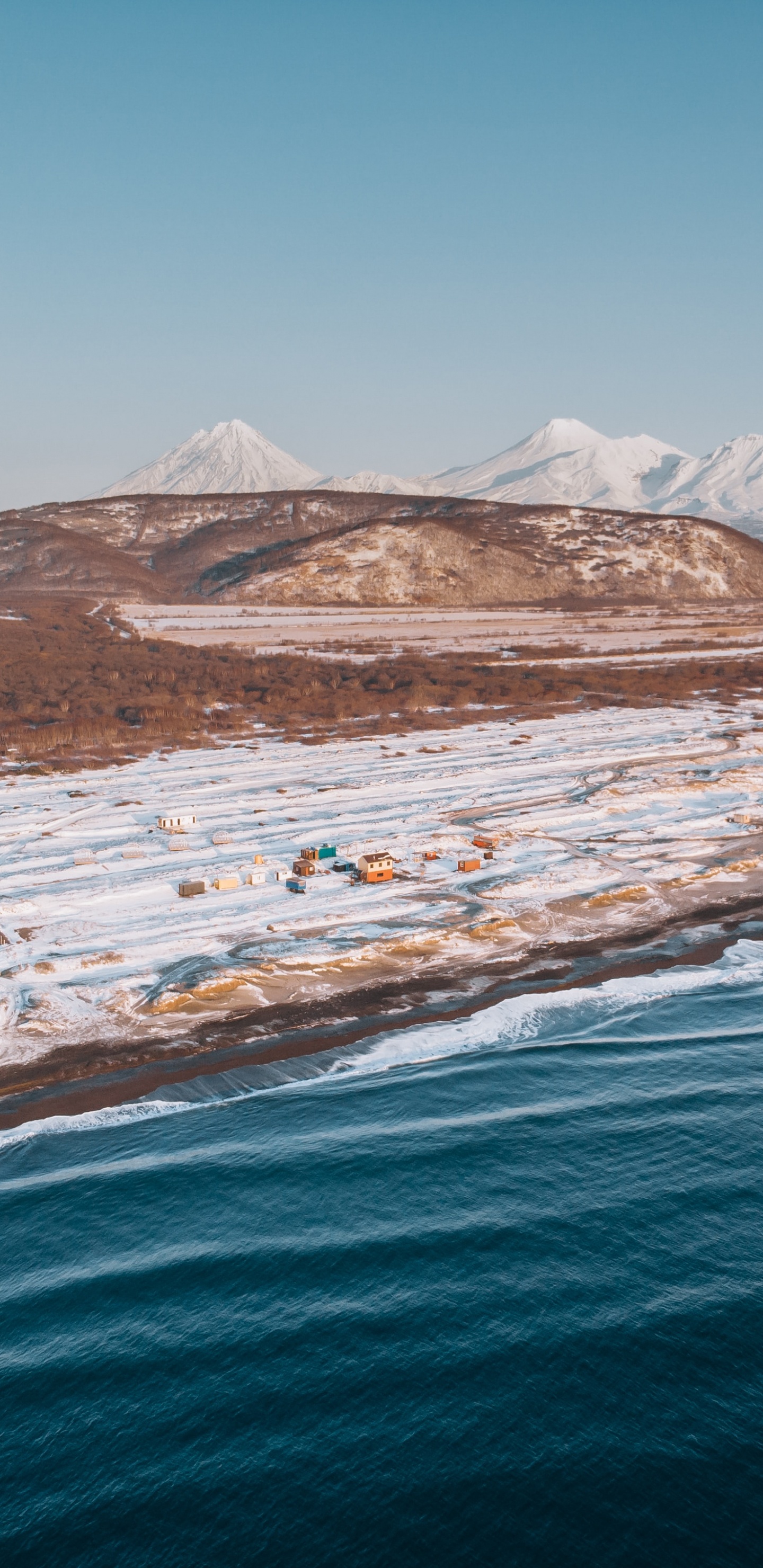 Обои побережье, гидроресурсы, горизонт, горный хребет, гора в разрешении 1440x2960
