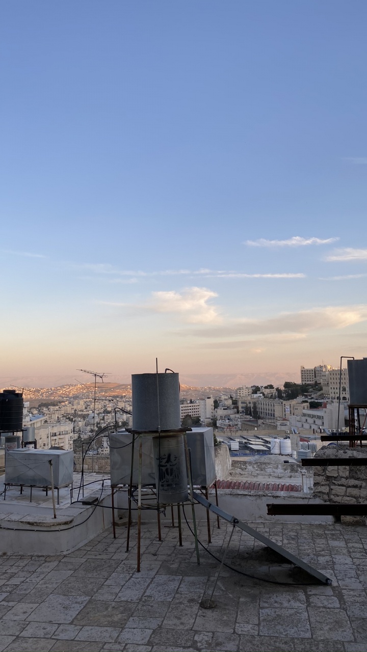 Обои небоскреб, горизонт, крыша, композиционный материал, вечер в разрешении 720x1280