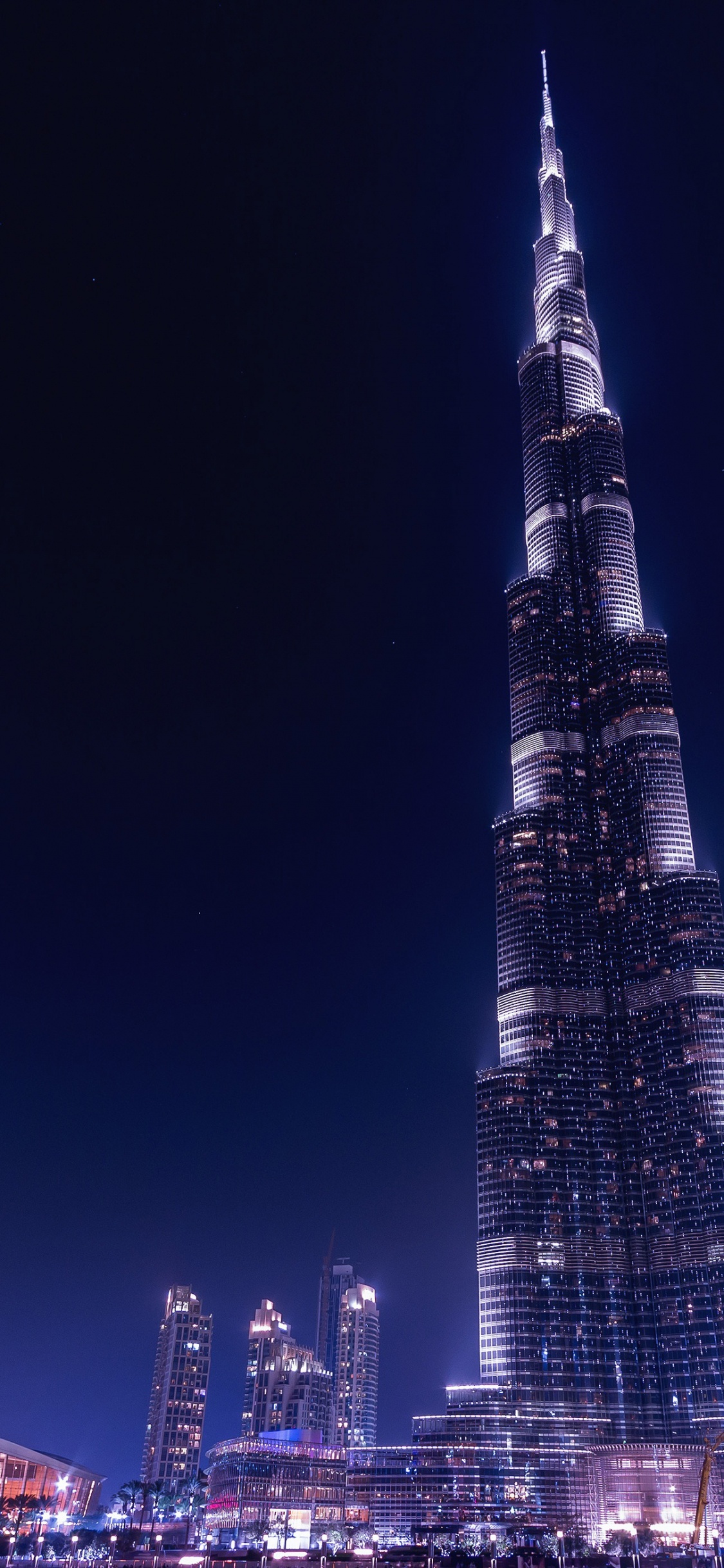 Обои Бурдж Халифа, небоскреб, ориентир, город, городской район в разрешении 1125x2436