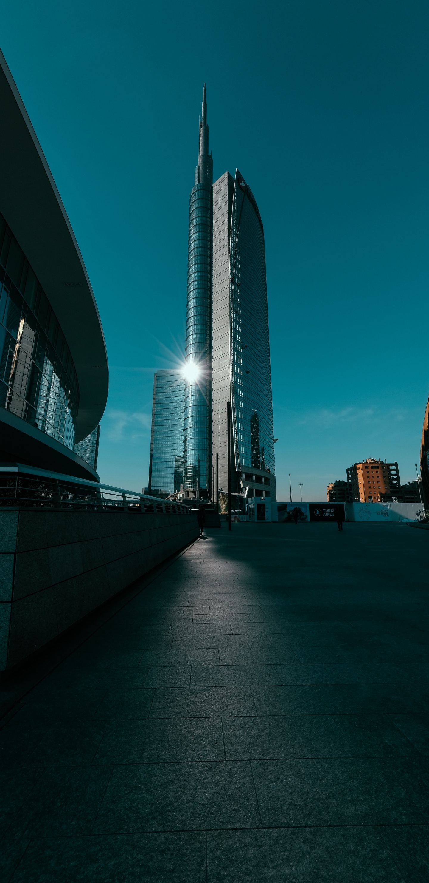 Обои архитектура, небоскреб, здание, синий, город в разрешении 1440x2960