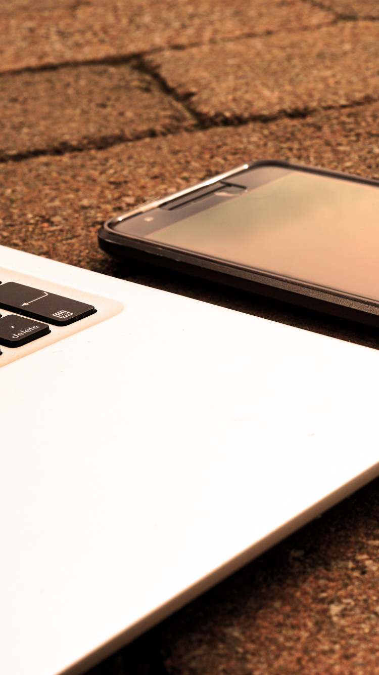 Обои смартфон, гаджет, коммуникационное устройство, портативное устройство коммуникации, электронное устройство в разрешении 750x1334