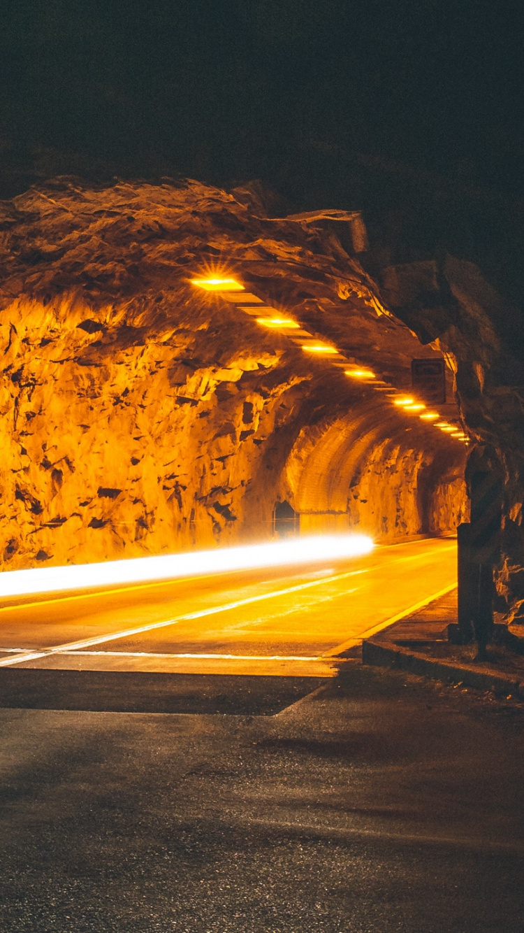 Обои туннель, ночь, свет, дорога, автомобильное освещение в разрешении 750x1334