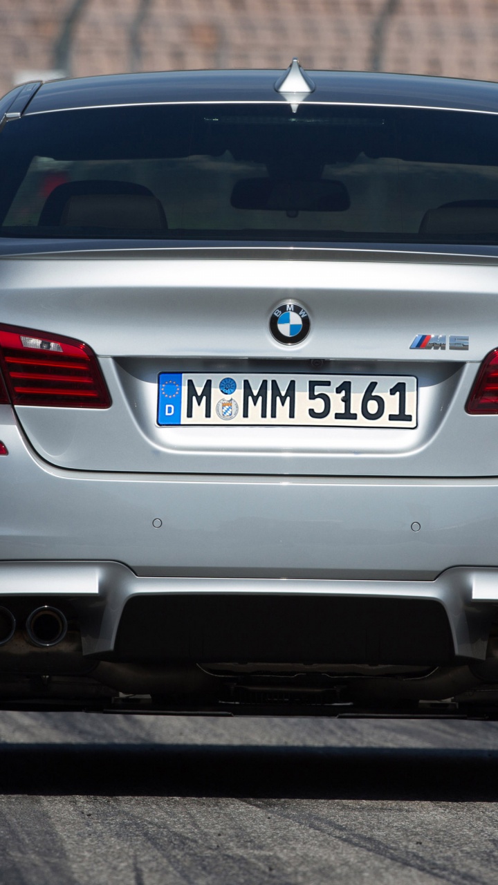 Обои 2015 БМВ М5, авто, bmw, представительский автомобиль, бампер в разрешении 720x1280