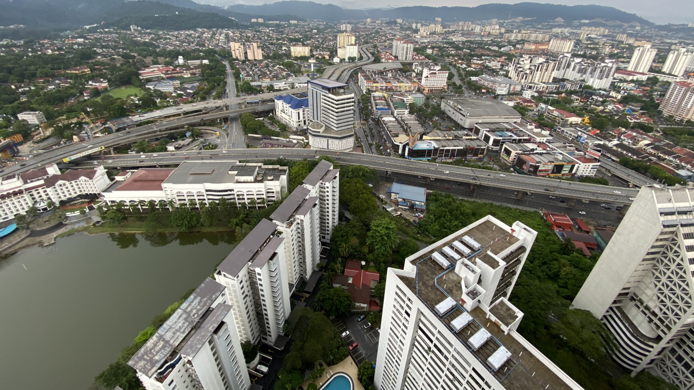 Обои городской район, город, соседство, жилой район, городской дизайн в разрешении 1366x768