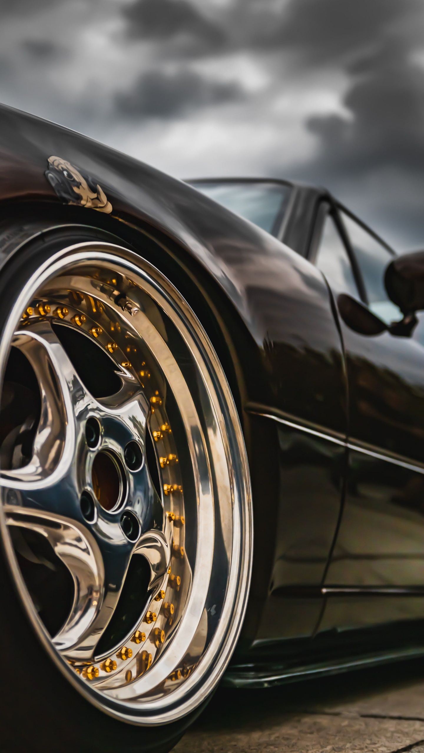 Обои колесо автомобиля, легковые автомобили, спорткар, колесо, шина в разрешении 1440x2560