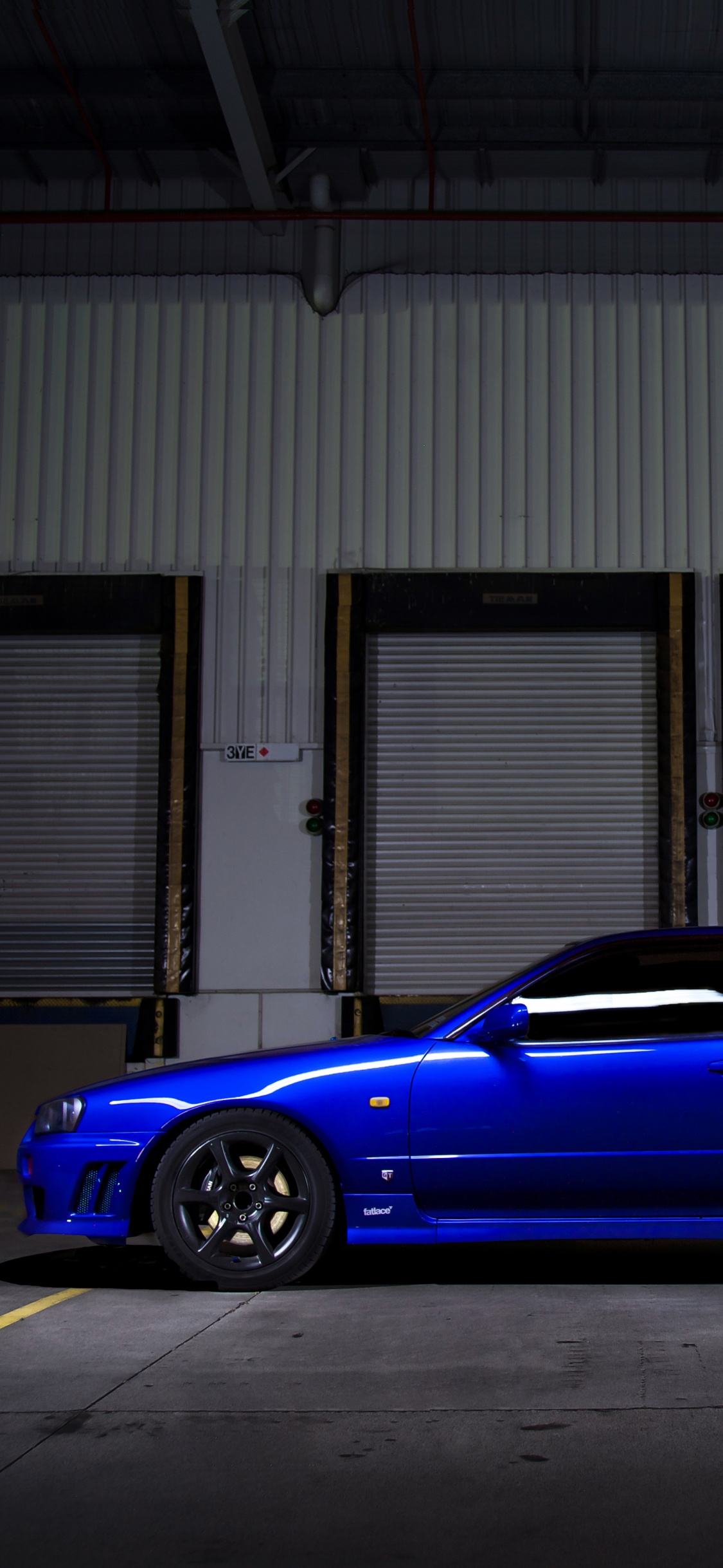 Обои nissan skyline, спорткар, Ниссан, колесо, авто в разрешении 1125x2436