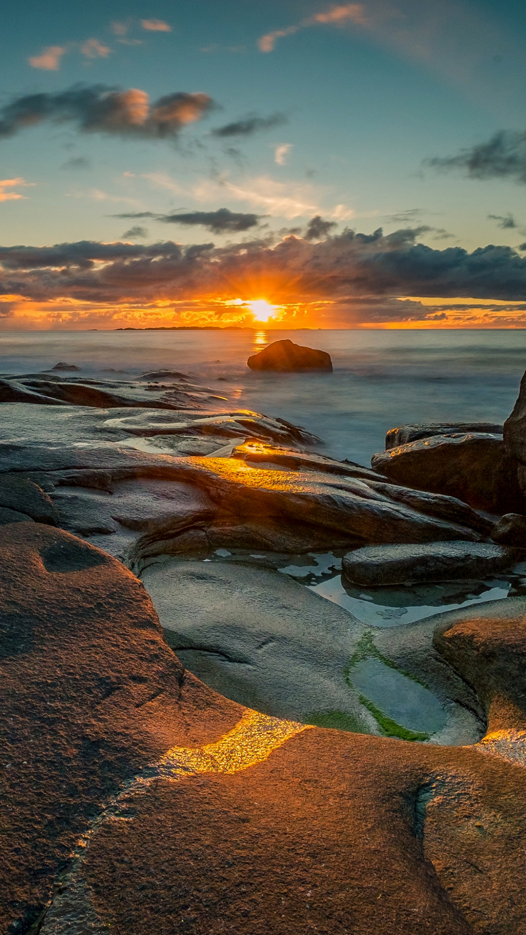 Обои вода, облако, гидроресурсы, послесвечение, природный ландшафт в разрешении 1080x1920