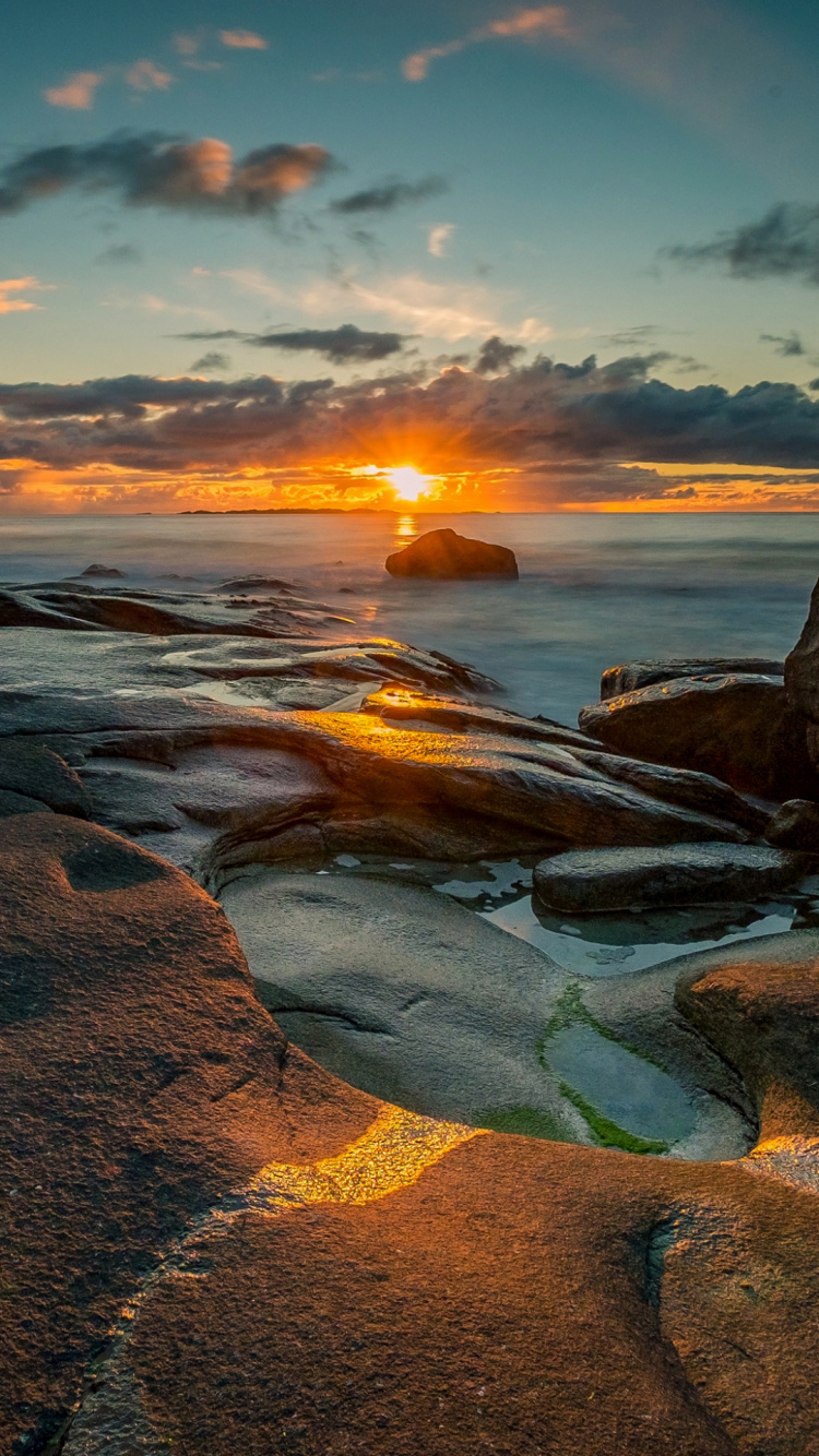 Обои вода, облако, гидроресурсы, послесвечение, природный ландшафт в разрешении 750x1334